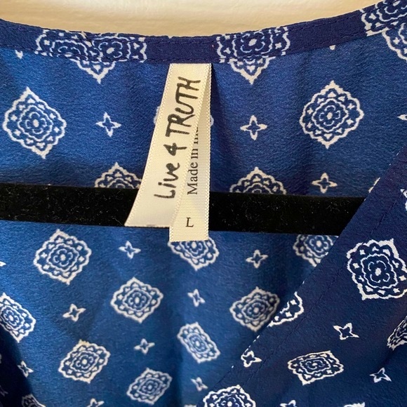 ✨Host Pick ✨ Live 4 Truth Graphic Long Sleeve Free Dress Size L - Picture 12 of 12